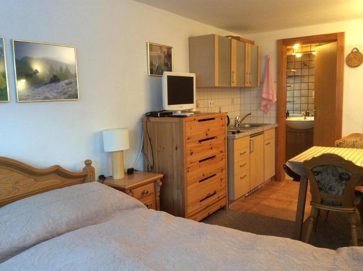 Double Room With A Kitchenette And Private Bathroom In A Beautiful Surrounding Sautens Exterior foto